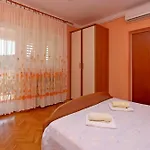 Apartamento With Parking Space Lopar, Rab - 24617